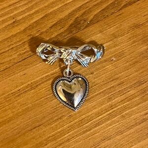 Dangle heart brooch silver tone with bow on top with roll cover clasp 1”